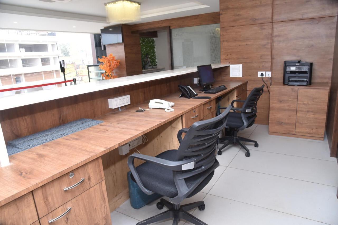 The Oaks Comforts Hubli Buitenkant foto