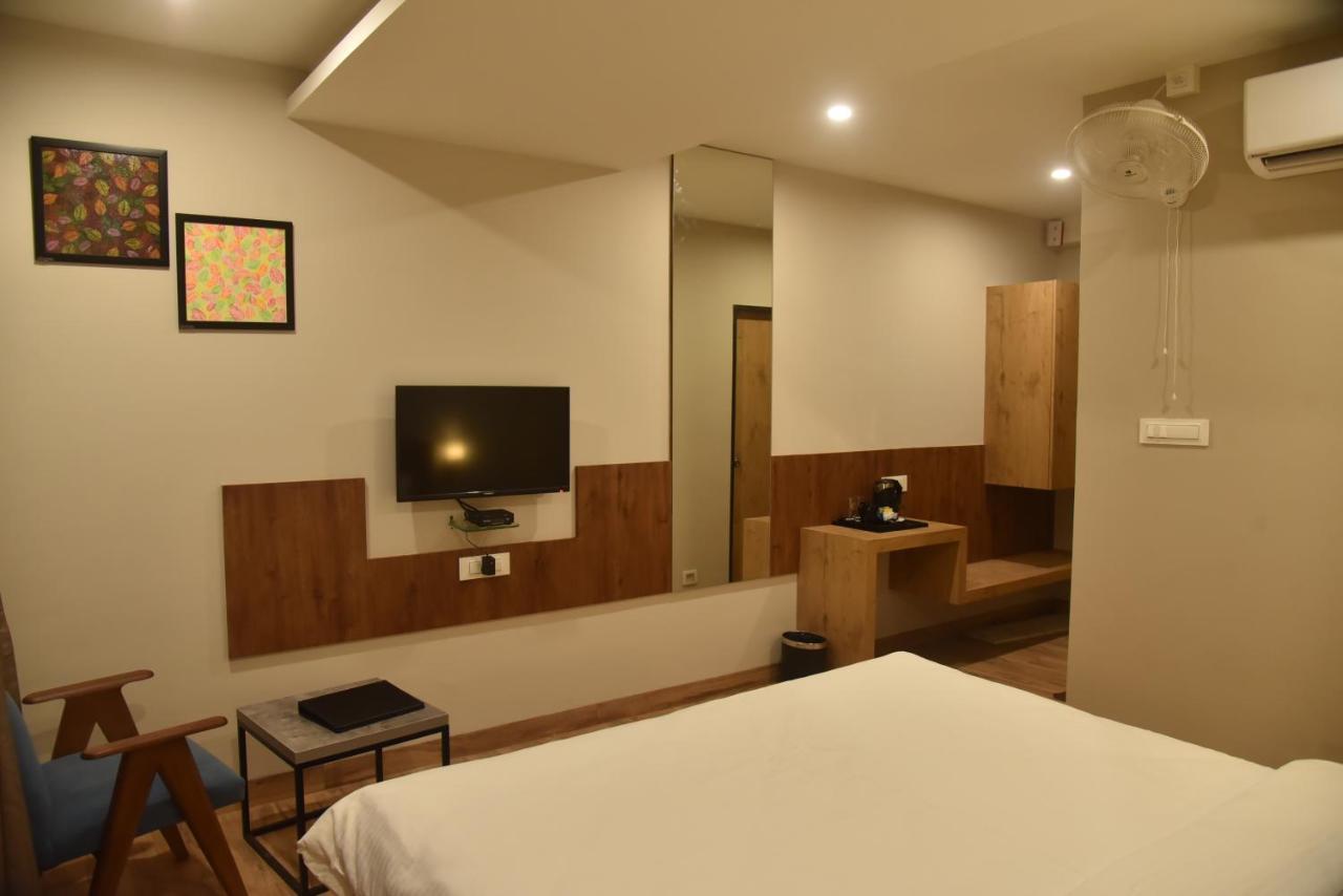 The Oaks Comforts Hubli Buitenkant foto