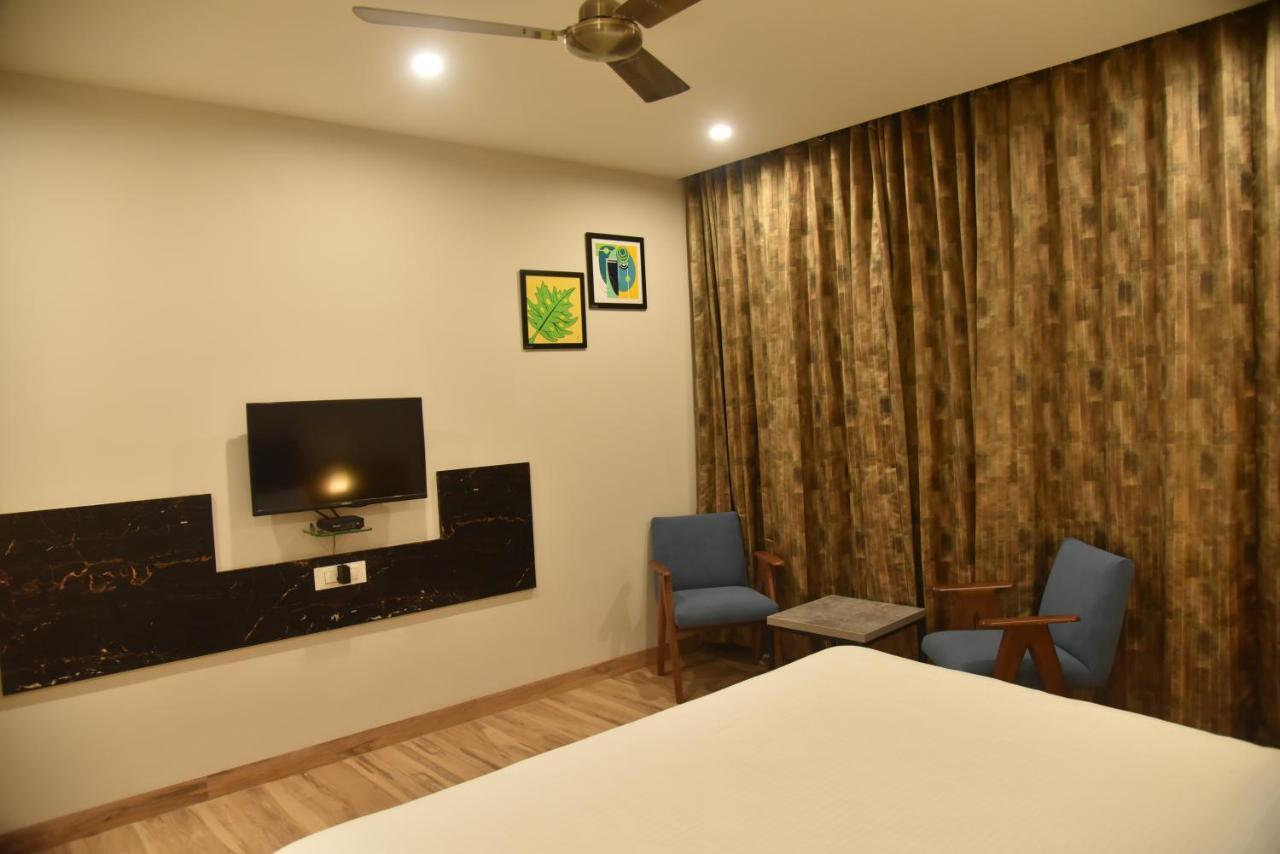 The Oaks Comforts Hubli Buitenkant foto