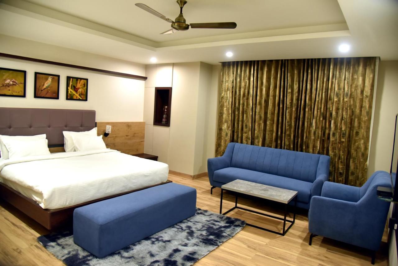 The Oaks Comforts Hubli Buitenkant foto