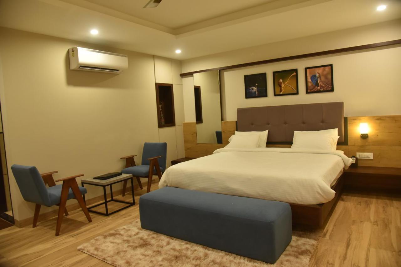 The Oaks Comforts Hubli Buitenkant foto