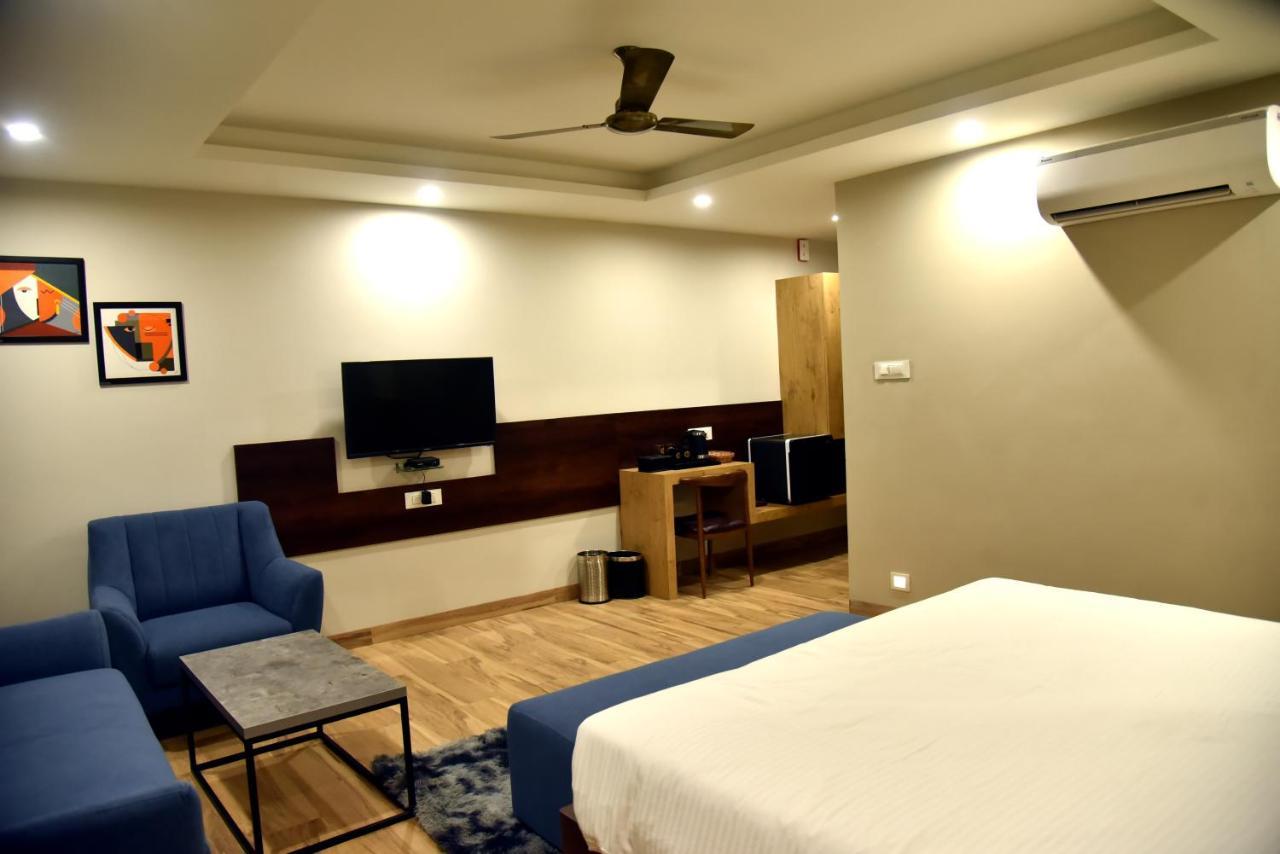 The Oaks Comforts Hubli Buitenkant foto